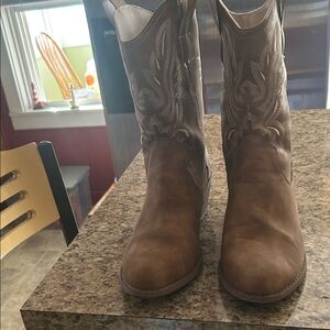 SHEIN Brown Heeled Boots